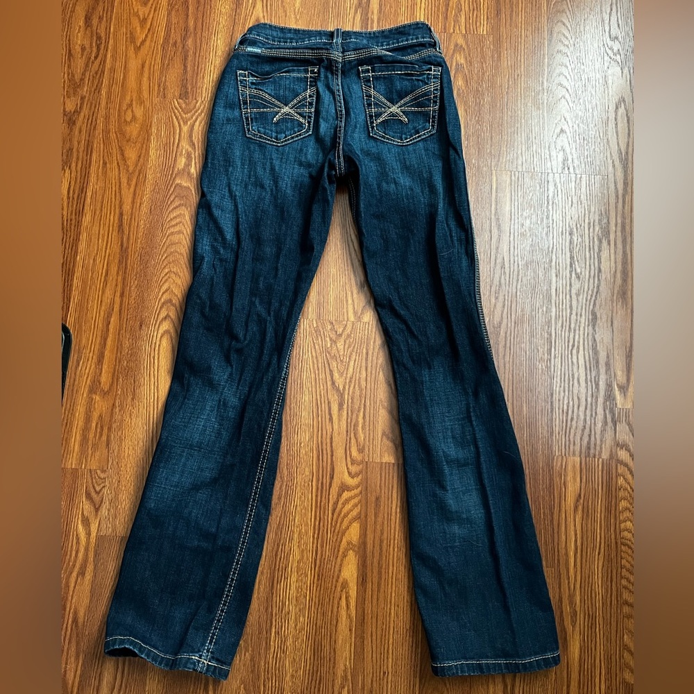 Size 25 Cinch jeans. Worn once. Boot cut.